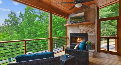 LUX retreat + 3 miles to DT + Hot tub + Fire Pit