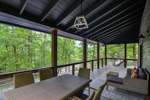Outdoor dining - Modern Cabin + Hot Tub + Fire Pit + Game Room (Blue Ridge)