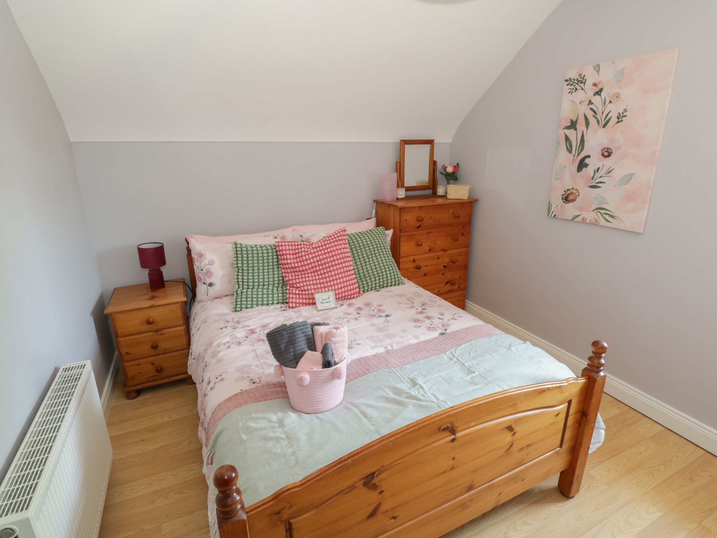 2 bedrooms, individually decorated, individually furnished, free WiFi