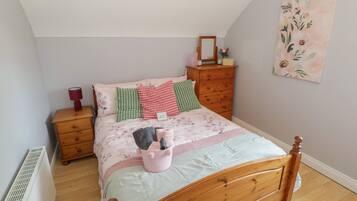 2 bedrooms, individually decorated, individually furnished, free WiFi