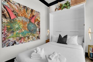 2 slaapkamers, een strijkplank/strijkijzer, gratis wifi, beddengoed