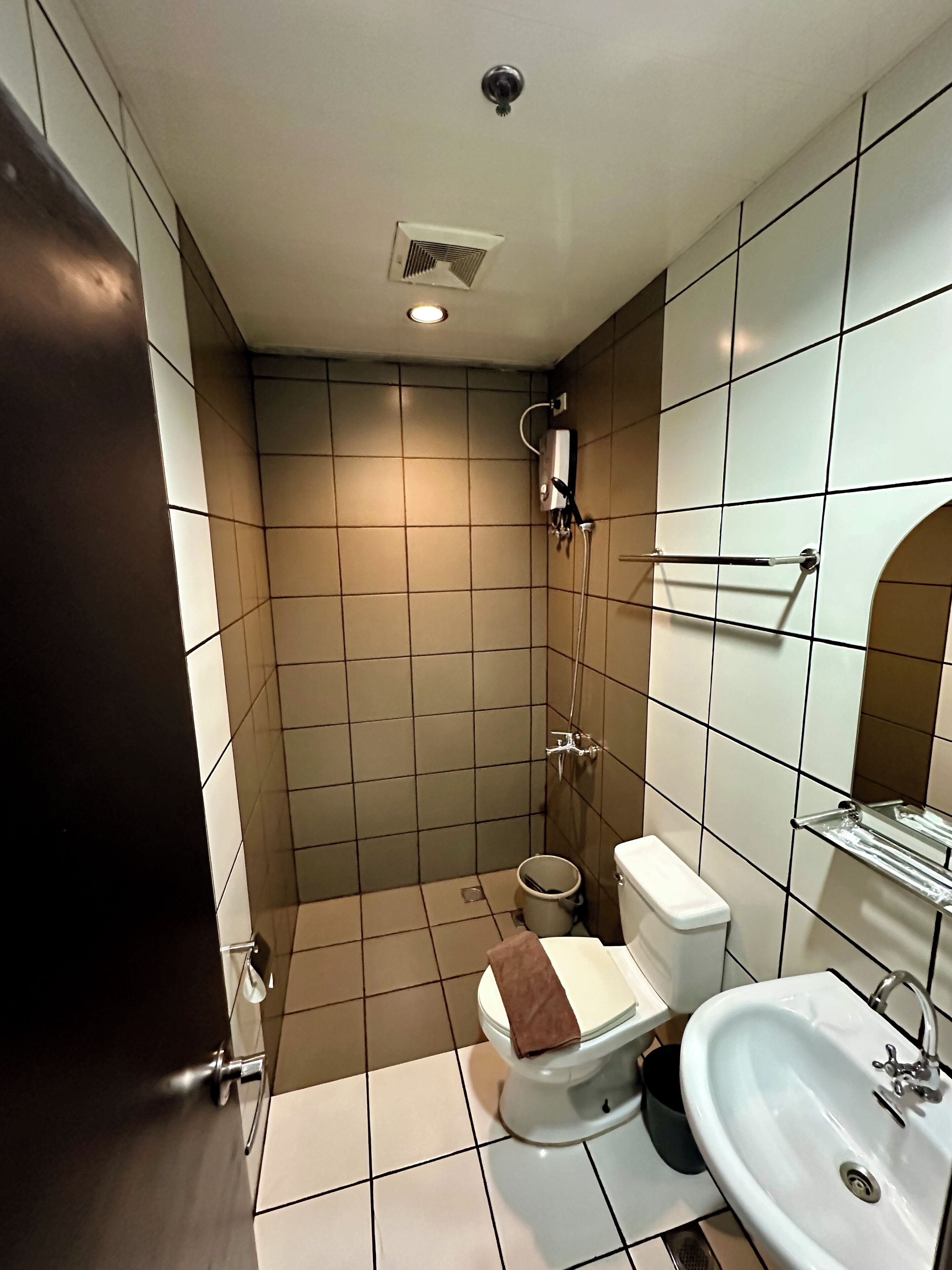 Foto - Inn De Avenida, Makati