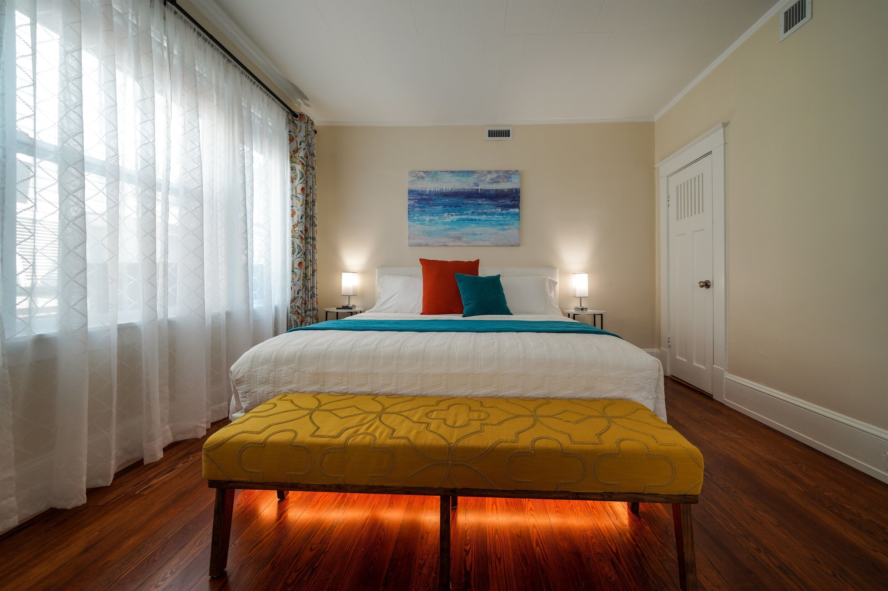 3 chambres, bureau, fer et planche à repasser, lit parapluie