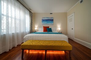 3 bedrooms, desk, iron/ironing board, travel cot