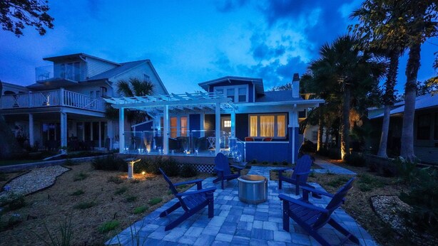 A residential area with a patio, outdoor seating, and a covered deck. - Splendor on the Lake, 1928 Cottage-Walk Everywhere (Saint Augustine)