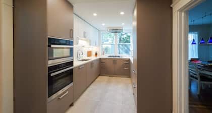 Splendor on the Lake, 1928 Cottage-Walk Everywhere