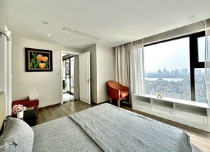 3 habitaciones, tabla de planchar con plancha, wifi y ropa de cama 