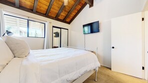 4 bedrooms, WiFi, bed sheets