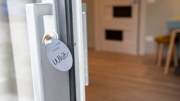 Chambre Double Deluxe, 1 trÚs grand lit, réfrigérateur, rez-de-chaussée