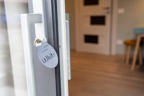 华丽双人房, 1 张特大床, 冰箱, 一层 | 意大利 Frette 床单、高档床上用品、羽绒被、加厚床垫