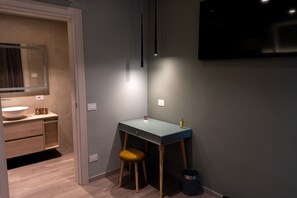 A small, modern bathroom with a sink, mirror, and a stool. - DiVino Rooms Deluxe (Sabbio Chiese)
