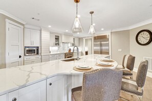 Fridge, microwave, oven, stovetop - Beautiful oceanfront 3 Bedroom villa with pool access & steps from Coligny (Hilton Head Island)