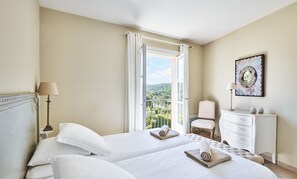 4 chambres, fer et planche à repasser, Wi-Fi gratuit, draps fournis