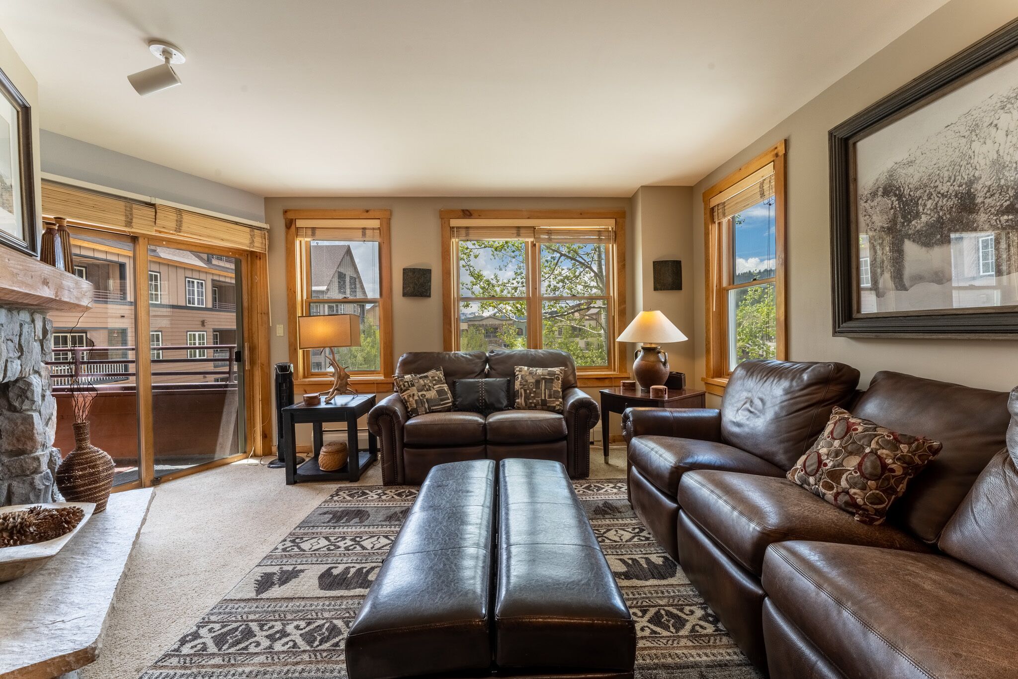 3BD Condo with 2 King Suites, Private Balcony, Mountain Views, Gas Fireplace