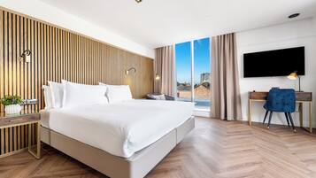 Superior Room | 1 bedroom, in-room safe, desk, laptop workspace