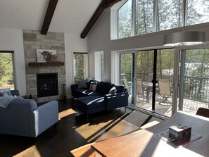 Smart-tv en een open haard