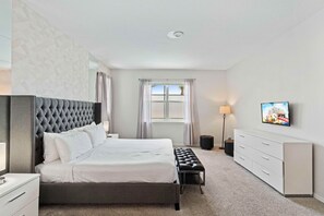 7 sovrum, skrivbord, strykjärn/strykbräda och resesäng