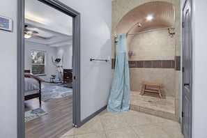 5 Schlafzimmer, Bügeleisen/Bügelbrett, WLAN, Bettwäsche