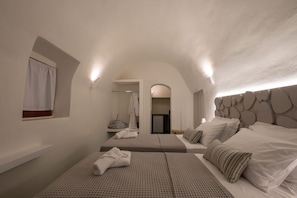 Deluxe Studio, Multiple Beds | Memory foam beds, individually decorated, individually furnished - OUTOPOIA (Santorini)
