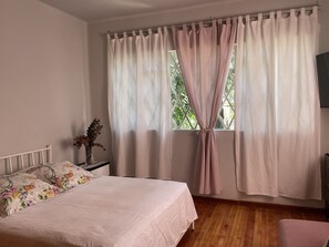 2 chambres, fer et planche Ă repasser, accĂšs au Wi-Fi (inclus)