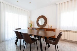 Dining - Maravillosa Casa con Piscina (Castelldefels)