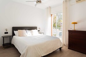 5 slaapkamers, een strijkplank/strijkijzer, wifi, beddengoed