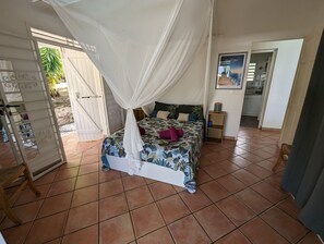 3 bedrooms, iron/ironing board, travel cot, free WiFi