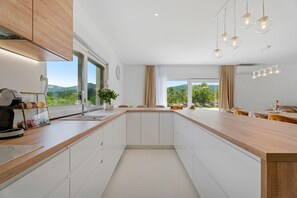 Fridge, microwave, oven, dishwasher