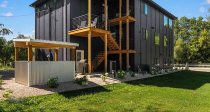 Winter House - Great home located within walking distance to Main Street!