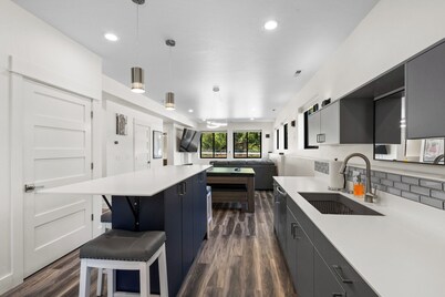 Winter House - Great home located within walking distance to Main Street!