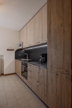 Frigorifero, microonde, forno, lavastoviglie