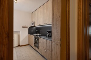 Réfrigérateur, micro-ondes, four, lave-vaisselle