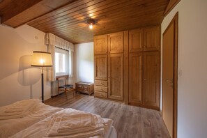 3 chambres, fer et planche à repasser, Wi-Fi gratuit, draps fournis