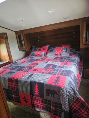 2 bedrooms, bed sheets - Beautiful private setting among the aspen trees (Dolores)