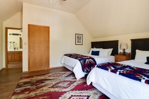 3 makuuhuonetta, silitysrauta/-lauta, ilmainen Wi-Fi, vuodevaatteet