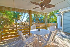 屋外ダイニングエリア