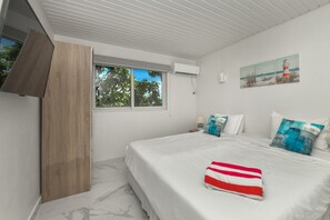 3 camere, una cassaforte in camera, una scrivania, ferro/asse da stiro