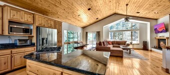 Alpine Family Adventure - Woodsy, Clean & Comfy, Pets & Yard, Family Fun