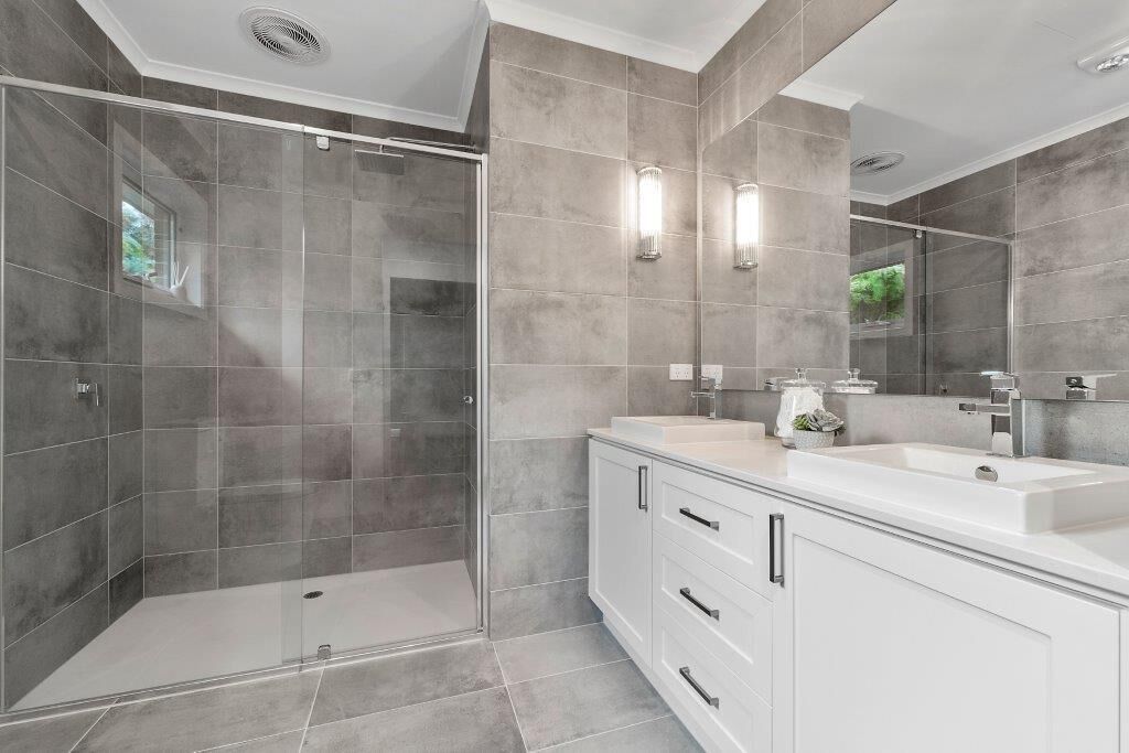 Bathtub, free toiletries, hair dryer, towels