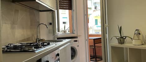 Oven, stovetop, coffee/tea maker, cookware/dishes/utensils