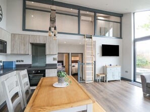 Cottage | Private kitchen | Fridge, dishwasher, electric kettle, toaster - Cornerstones Brython (Tenby)