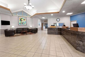 Lobby - Baymont Inn And Suites By Wyndham Farmington Mo (Farmington)