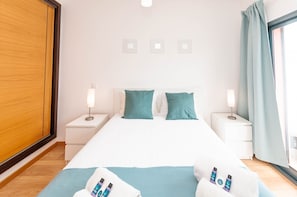 1 chambre, coffre-fort, fer et planche à repasser