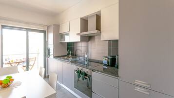 Refrigerador, microondas, horno y lavavajillas