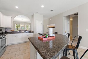 Villa, 5 Bedrooms | Private kitchen | Fridge, oven, coffee/tea maker, toaster - Friendship Place At Solterra Resort By Shine Villas 061 5 Bedroom Villa (Davenport)