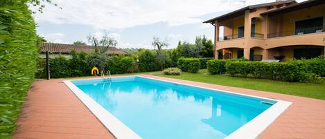 Piscina stagionale all'aperto