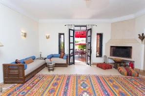 Smart-TV, Kamin, Tischtennisplatte