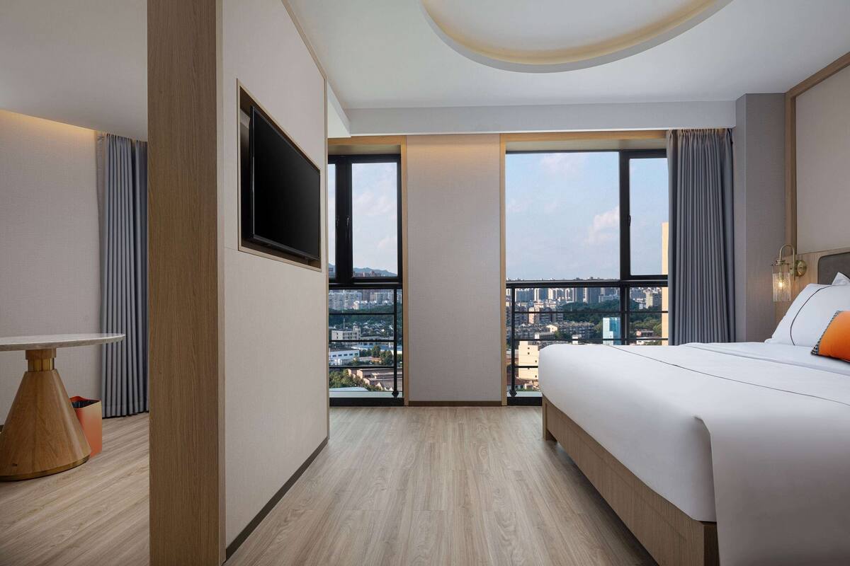 Business Room, 1 King Bed, Non Smoking