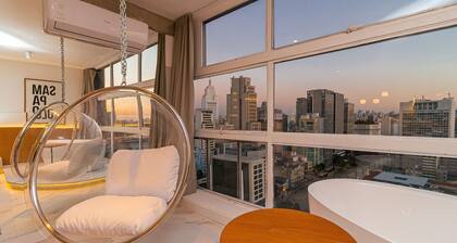 Bathtub with a view | AC | 32nd floor