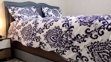 2 makuuhuonetta, silitysrauta/-lauta, ilmainen Wi-Fi, vuodevaatteet